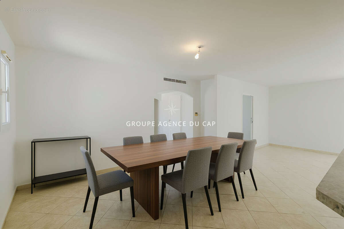Villa de plain pied de type 6 pièces avec garage et piscine. - photo 15