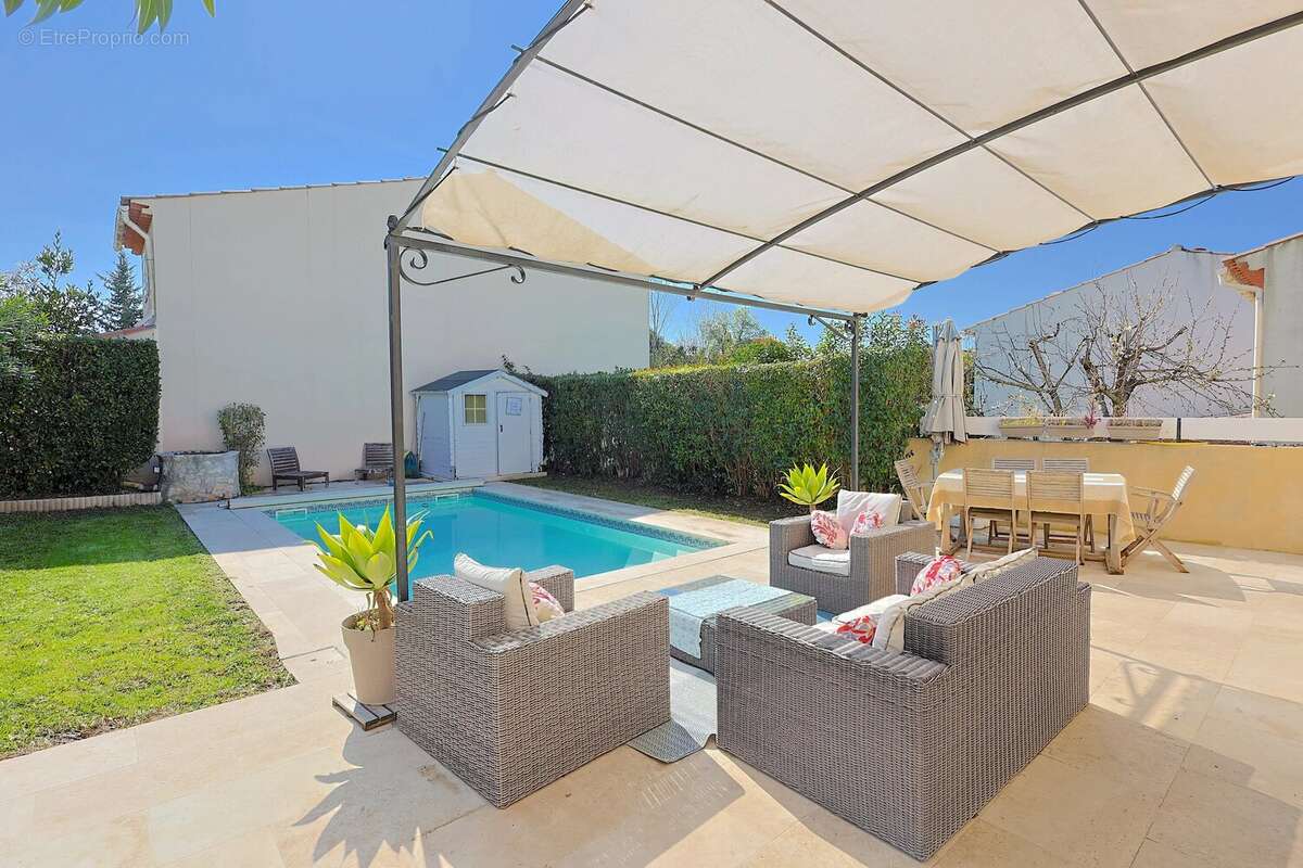 Maison à LA ROQUETTE-SUR-SIAGNE