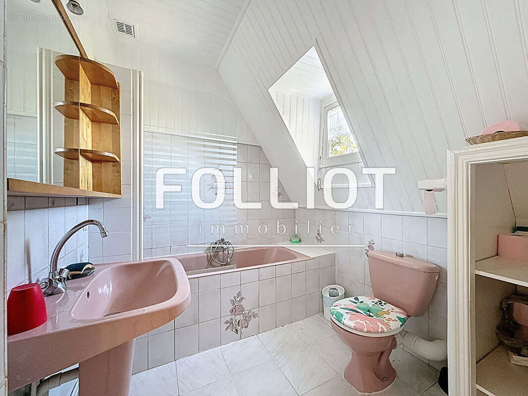 Maison à DONVILLE-LES-BAINS