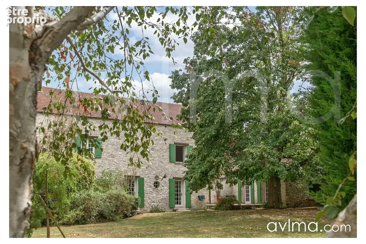 Maison 8 pièces 336 m² · à Crespieres · 336 m² · 1 450 000 €
