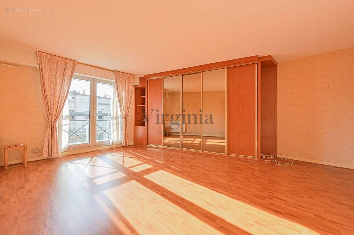 Appartement à CHARENTON-LE-PONT