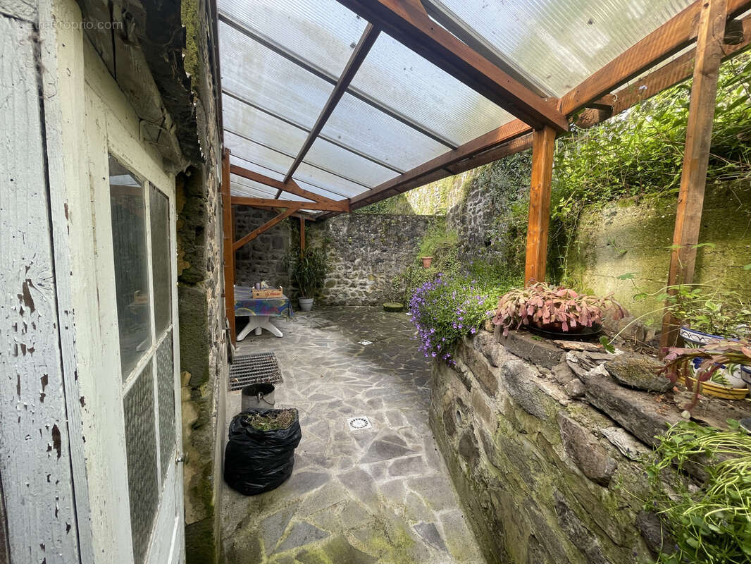 Appartement à ROCHEFORT-MONTAGNE