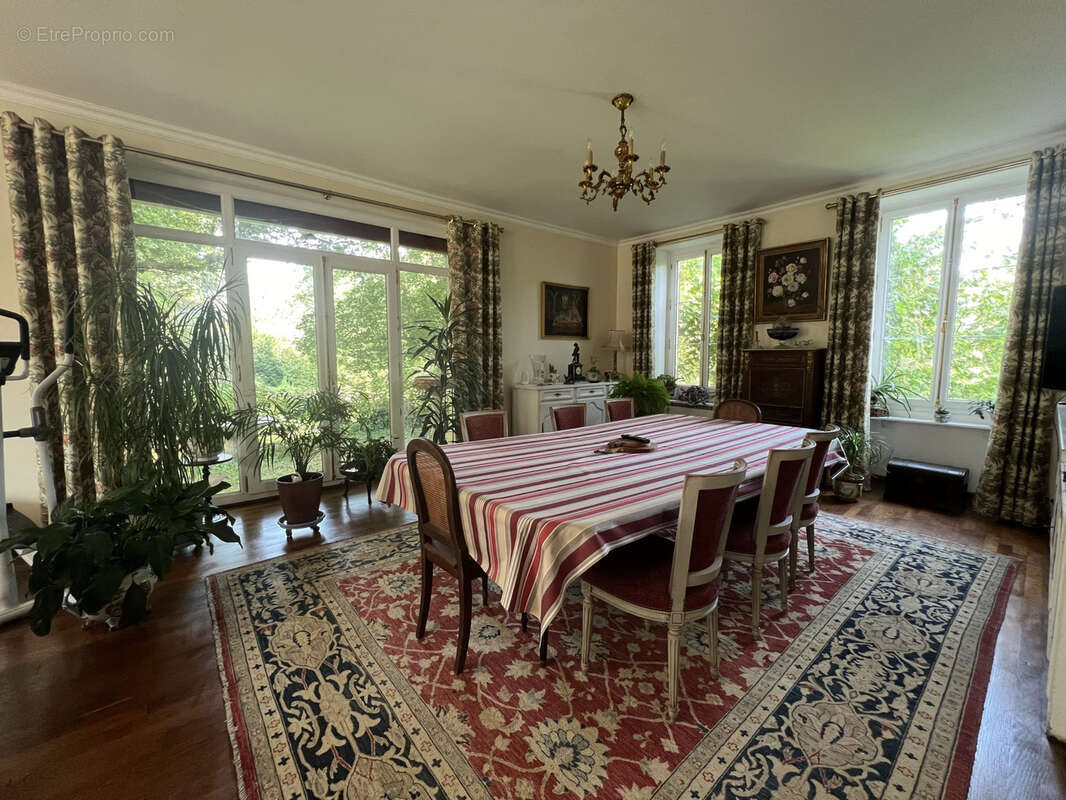 Maison à LE CHATELET