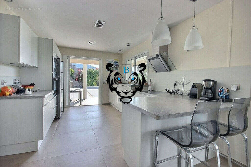 Maison à LA LONDE-LES-MAURES