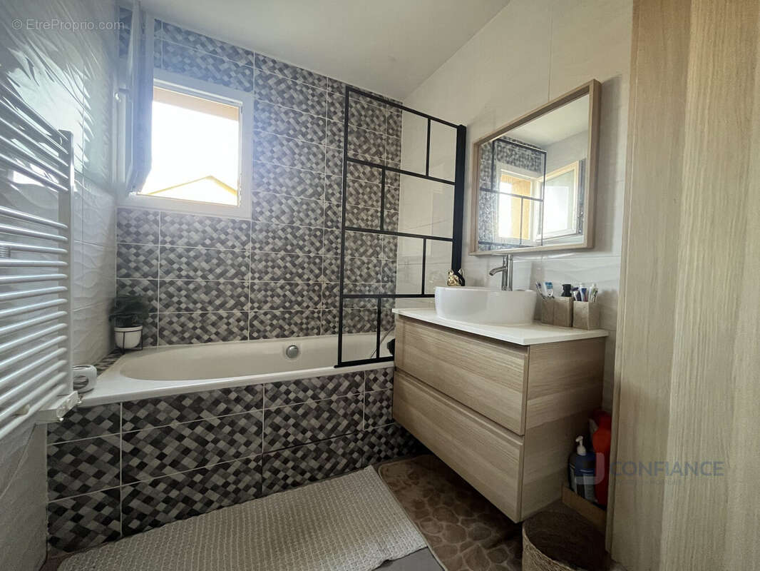 Maison à VAULX-EN-VELIN