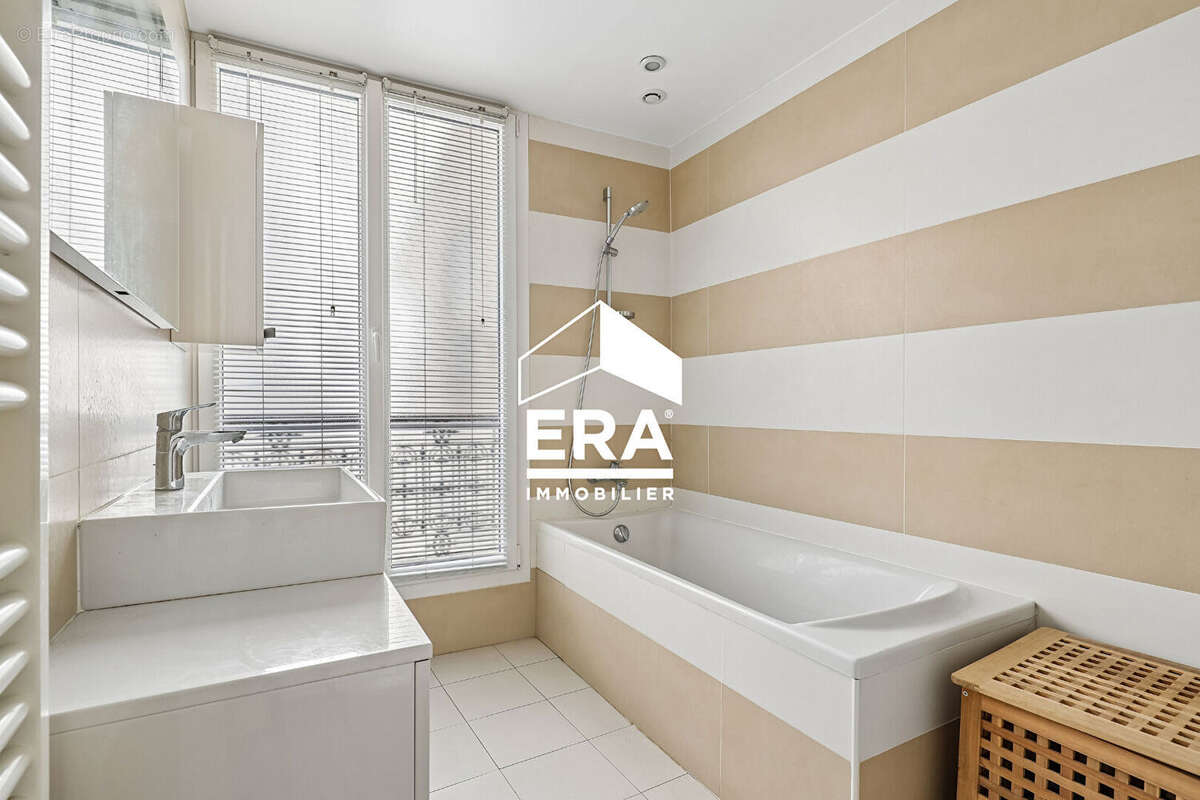 Appartement à PARIS-8E