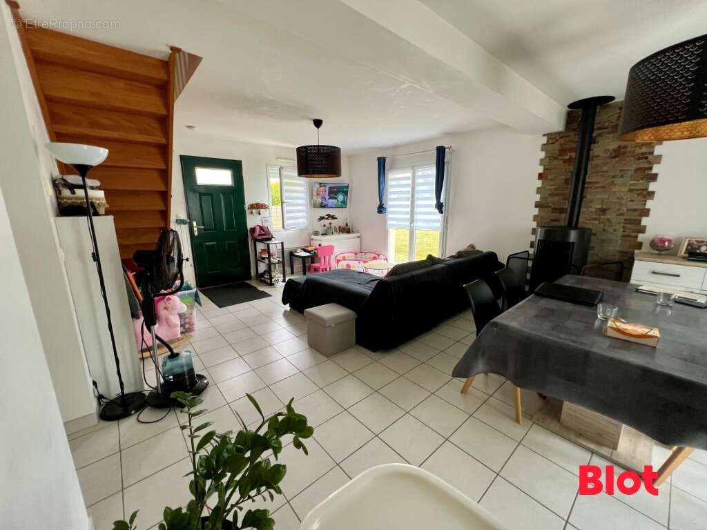 Maison à SAINT-ONEN-LA-CHAPELLE