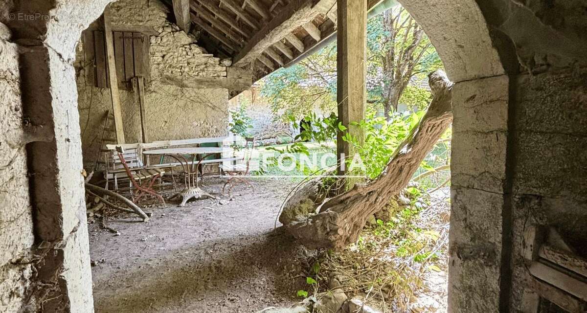 Propriété au calme  , Domaine "Les Feux" historique composé de plusieurs bâtisses - photo 18