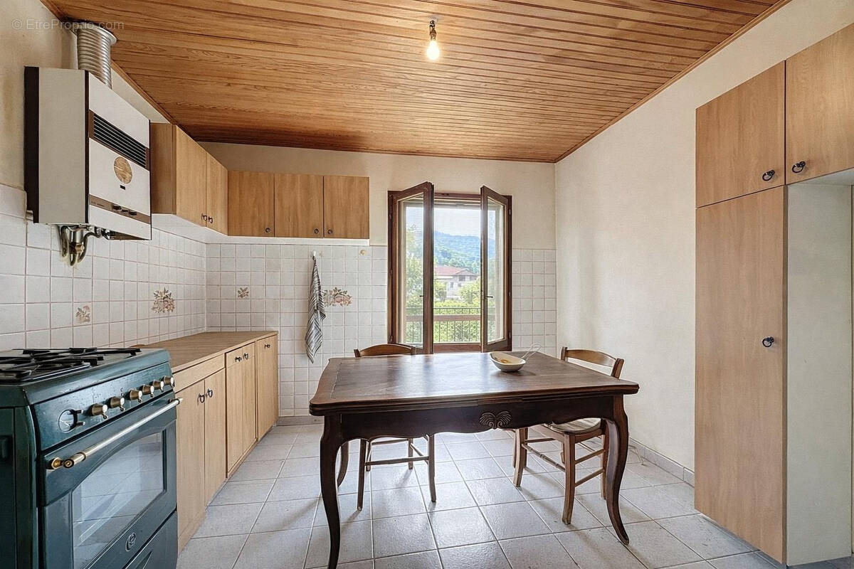 Maison à fort potentiel avec double garage à Rodès - photo 7