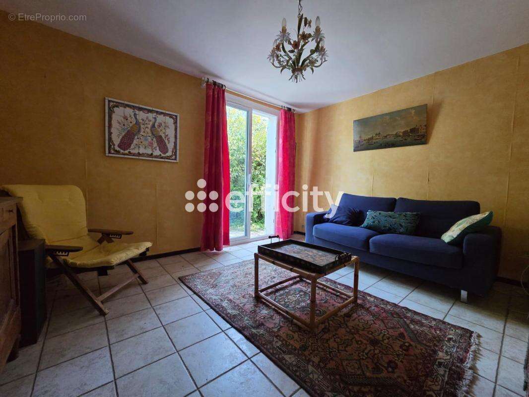 Appartement à SAINT-CYR-SUR-MER