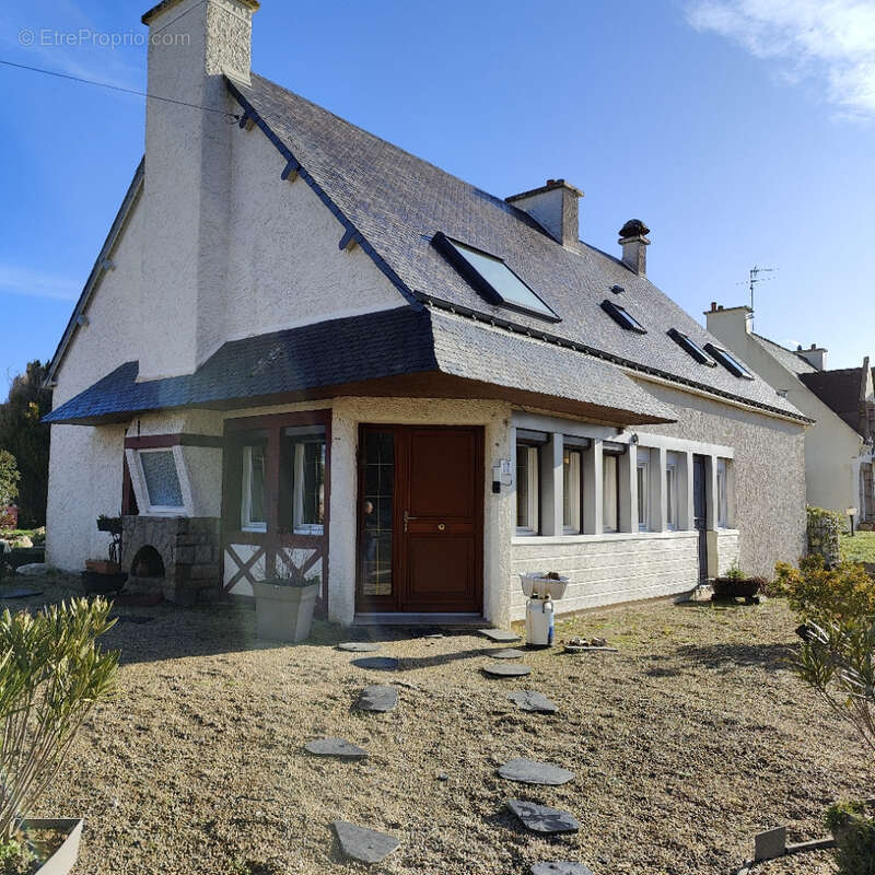 Maison à REGUINY