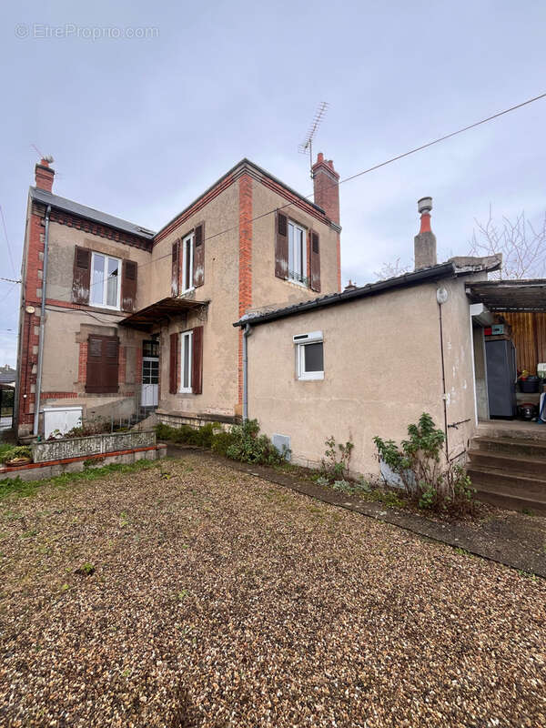 Appartement à YZEURE