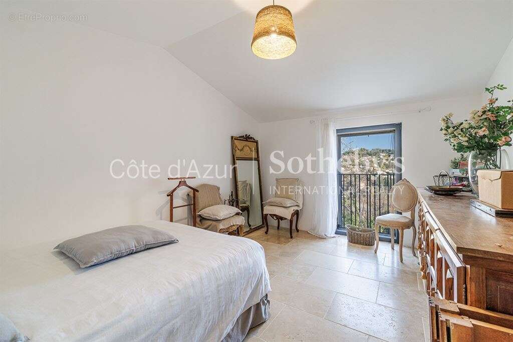 Villa d'architecte contemporaine à vendre à Vence avec piscine et appartement indépendant - photo 17
