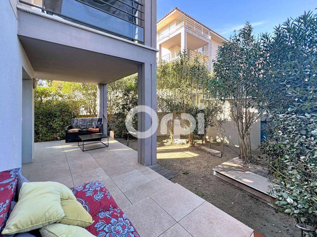 3 Pièces de 57 m²  avec 2 places de parking en sous-sol à Roquebrune-sur-Argens 83520  · Quartier Golf - photo 3