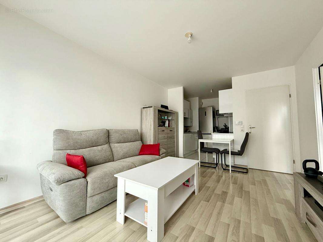 Appartement à FLEURY-MEROGIS