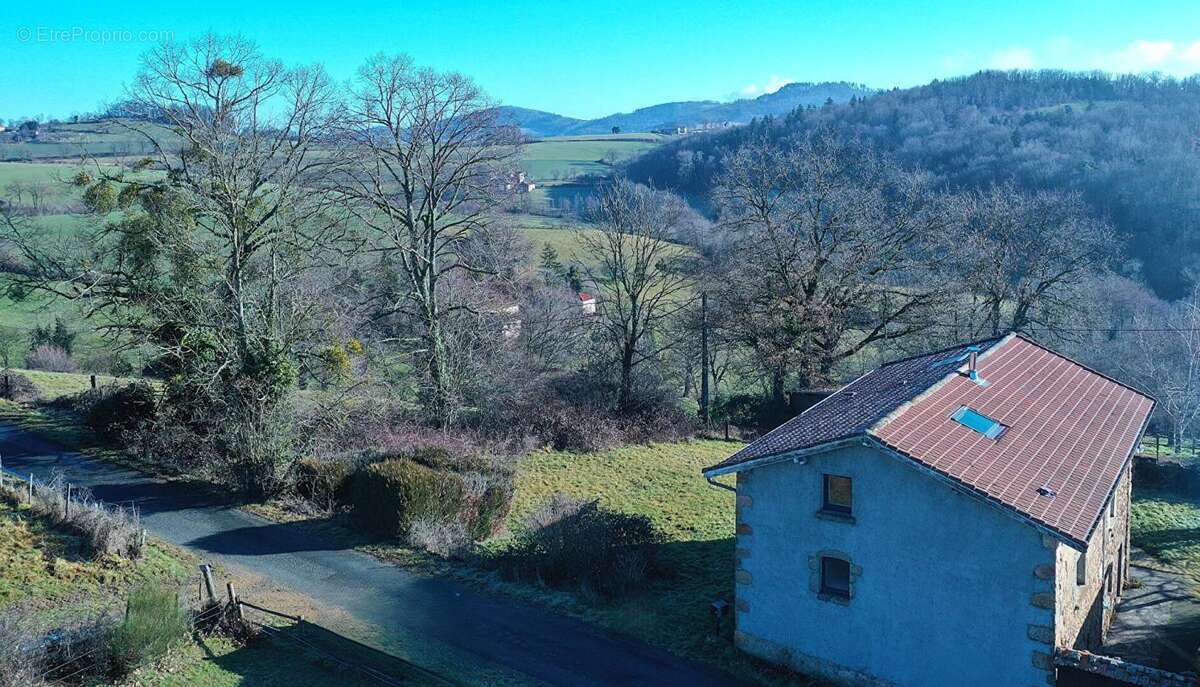 Corps de ferme sur 990 m² de terrain - photo 4