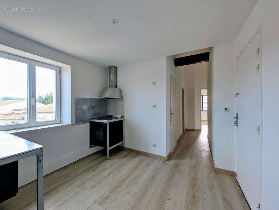 Appartement à CAZERES