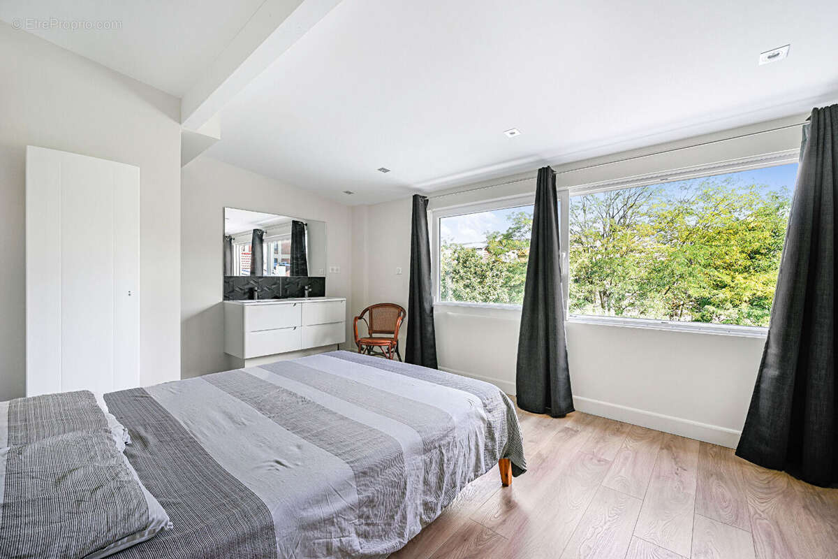 Appartement à PARIS-14E