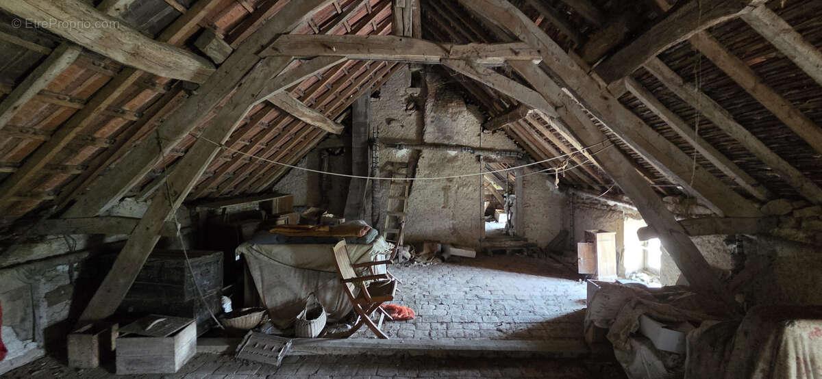 Ancienne ferme avec nombreuses dépendances et plus de 3 000 m2 de terrain - photo 13