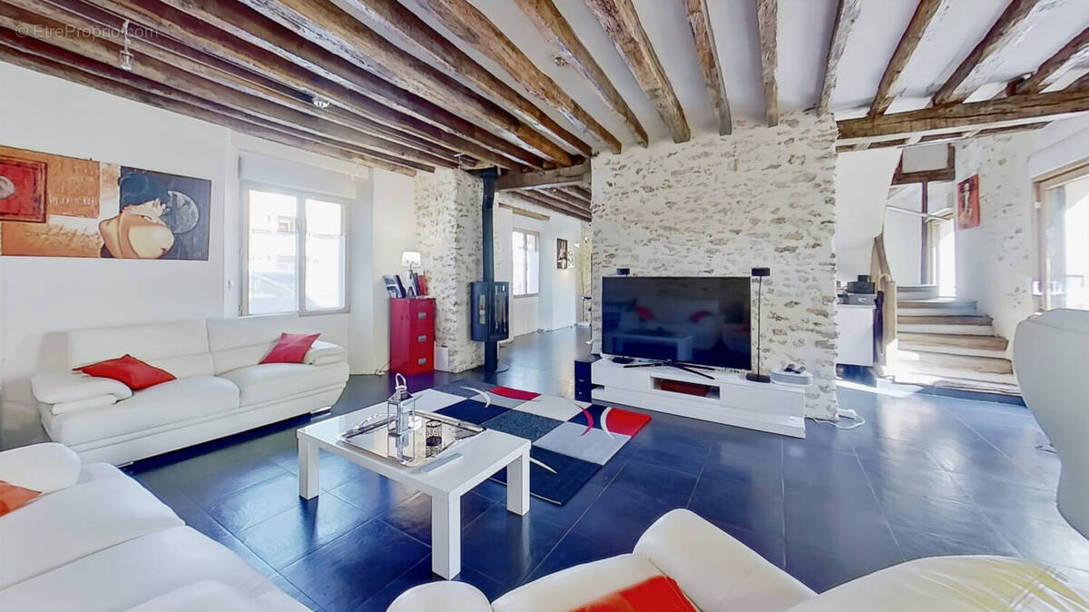 Séjour ouvert - Maison à OZOIR-LA-FERRIERE