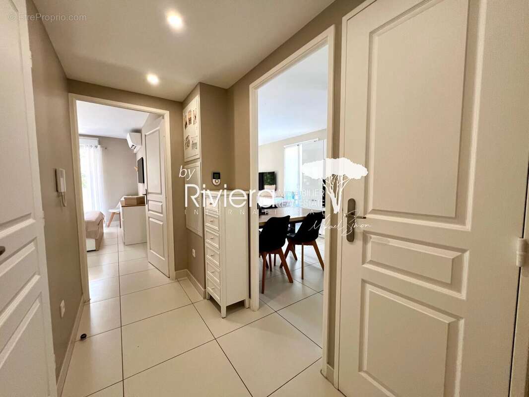 T2 avec terrasse piscine et double garage ! - photo 9