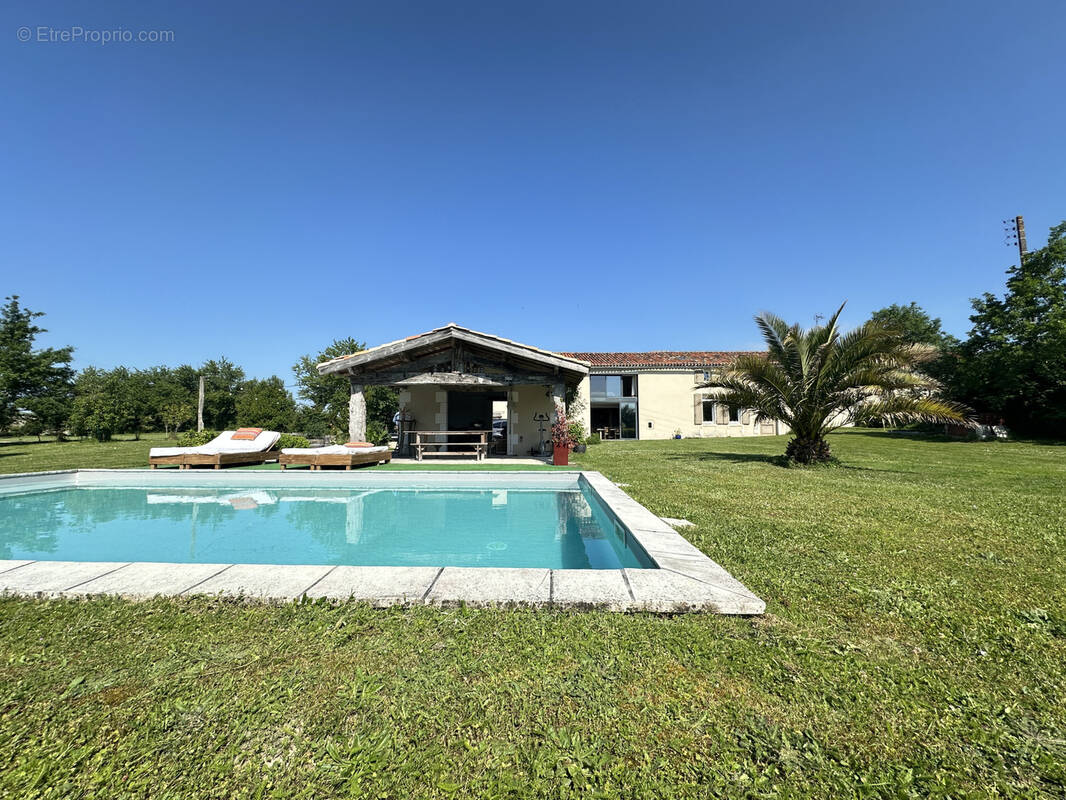 Maison à SALLES-DE-BARBEZIEUX