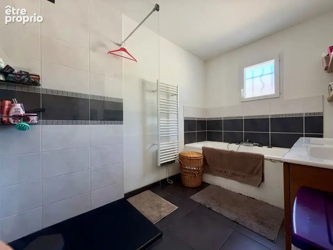Maison Laudun - 5 pièces - 112 m² - photo 10