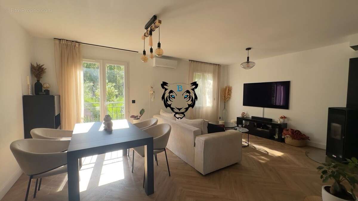 Maison à ROQUEBRUNE-SUR-ARGENS