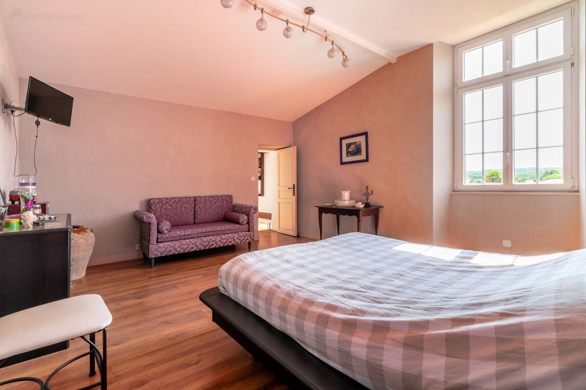 Maison de caractère, 264 m2, 4 chambres, bureau, piscine, dépendances - photo 13