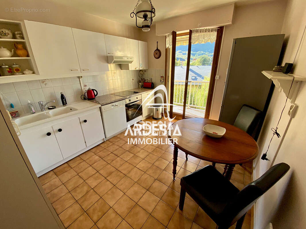 À vendre à Saint-Jean-de-Maurienne   Appartement lumineux avec balcon et garage - photo 3