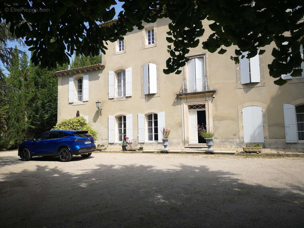 Maison à ENTRAIGUES-SUR-LA-SORGUE