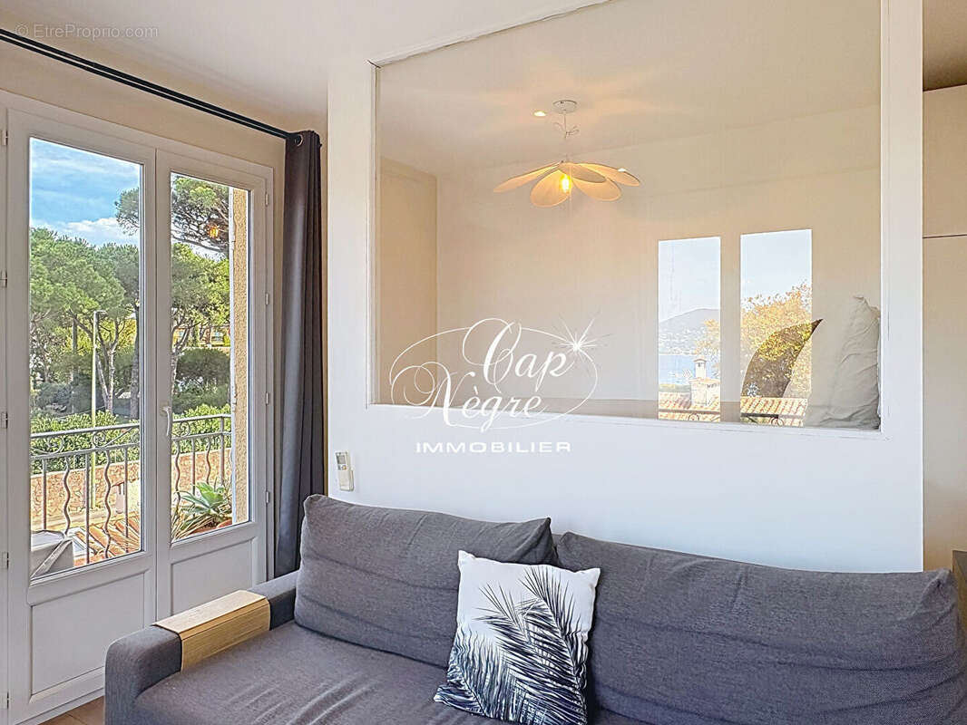 Appartement vue mer proche plage  rénové en dernier étage à vendre à saint tropez - photo 6