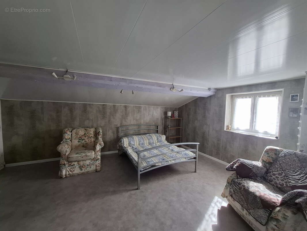 Propriété rare à Gleizé   Plus de 150 m2 habitables, dépendances, jardin et 27 000 m2 de terrains agricoles - photo 7