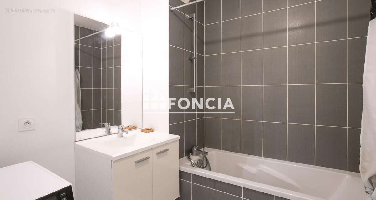 Appartement à AVRILLE