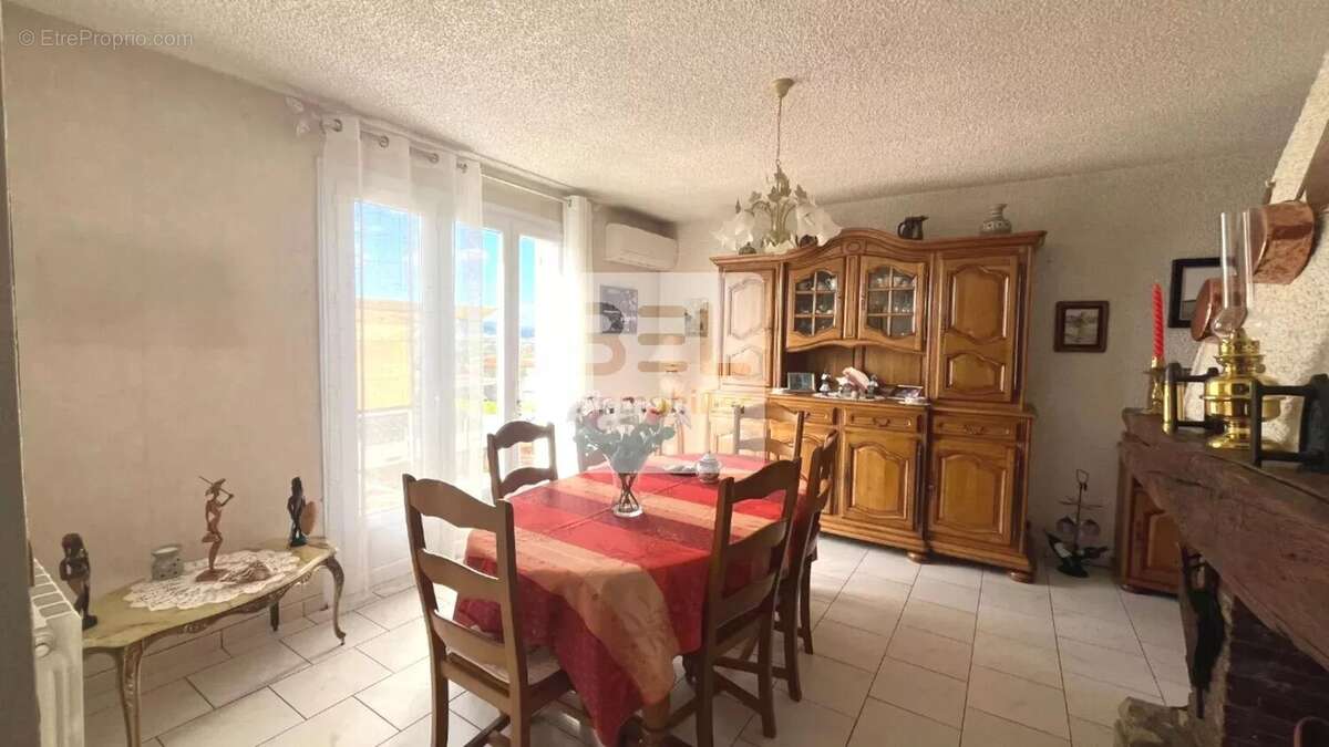 Maison à LAUDUN-L'ARDOISE