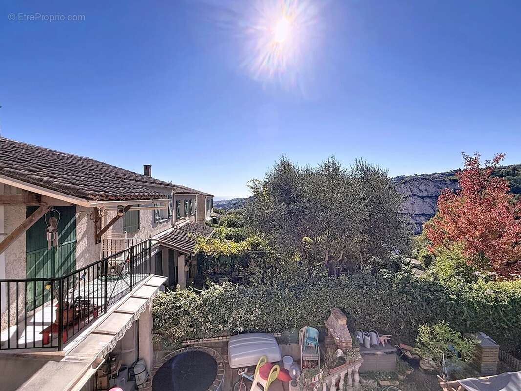 Appartement à TOURRETTE-LEVENS