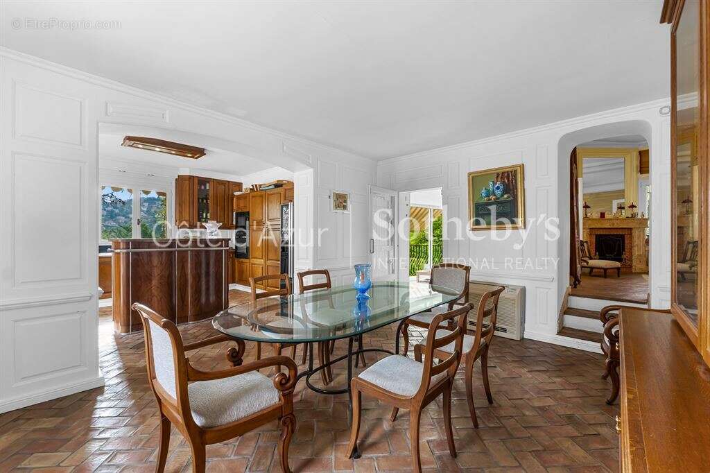Villa florentine de plain-pied avec maison d’invités et piscine à Grasse Saint-François - photo 11