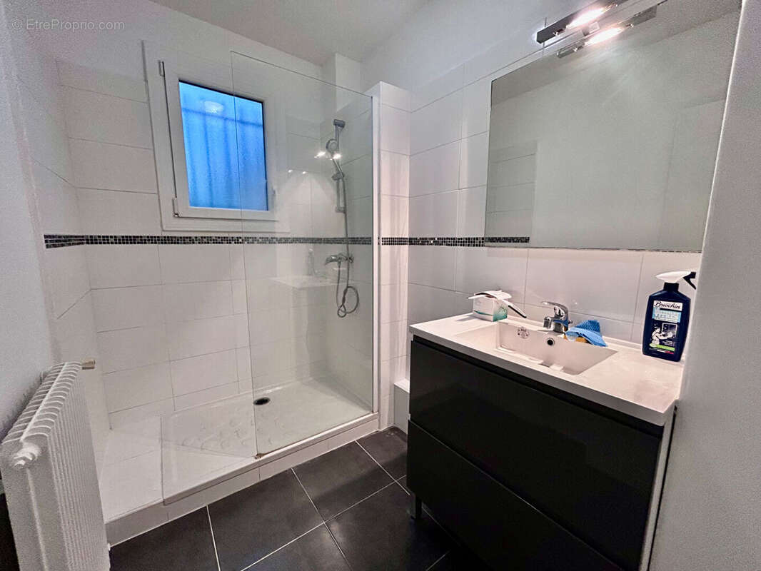 Appartement 3 pièces rénové avec local - photo 7