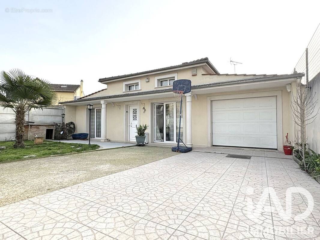 Photo 1 - Maison à LIVRY-GARGAN