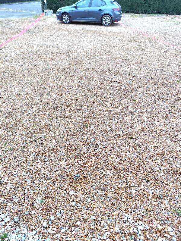 Commerce à TREMBLAY-LES-VILLAGES