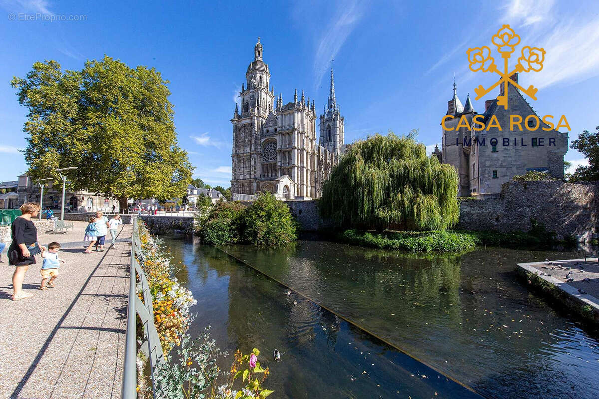 Vue sur la célèbre cathédrale Notre-Dame - Appartement à EVREUX