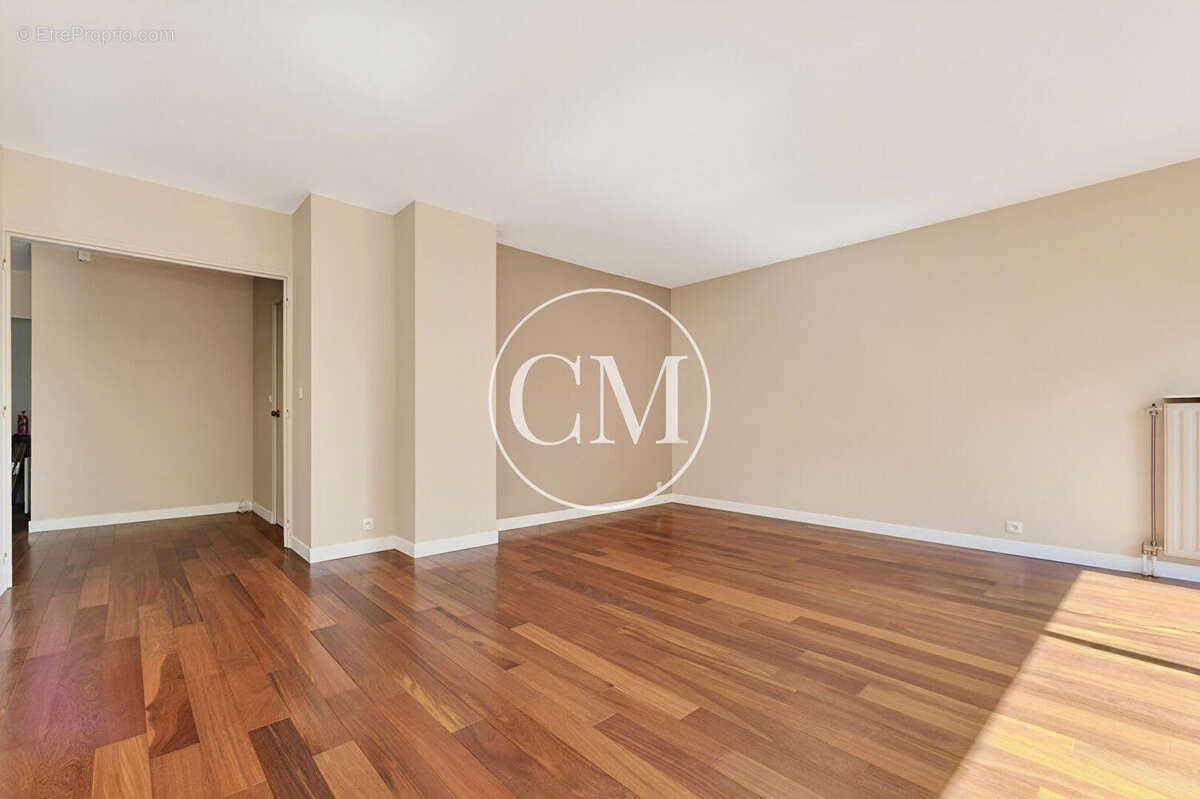 Appartement à BUC