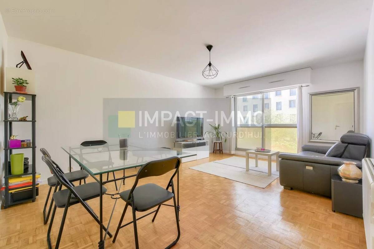Appartement à COURBEVOIE