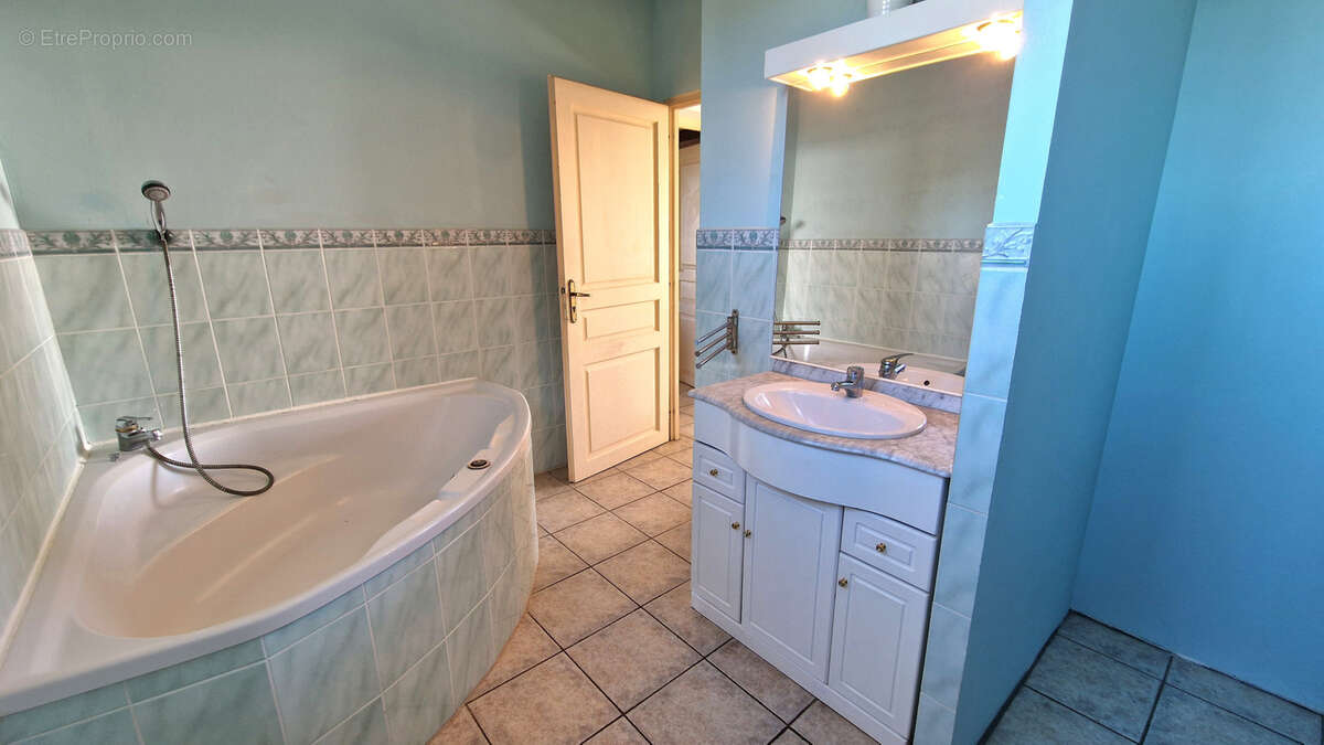 Maison à LES ISSAMBRES