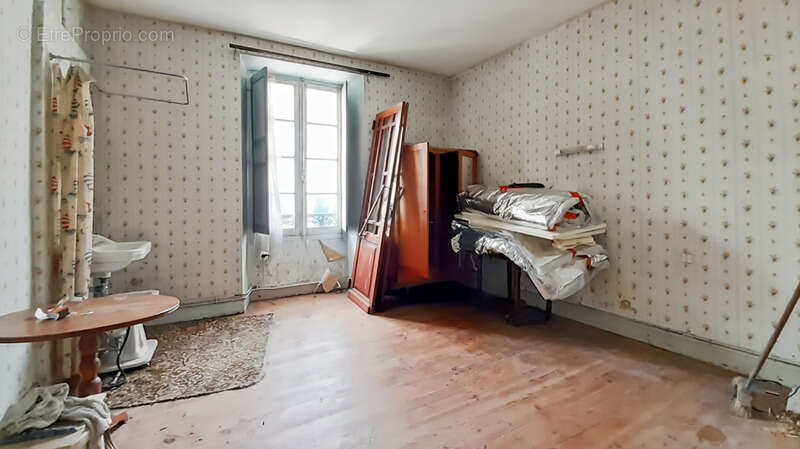 Appartement à EAUX-BONNES