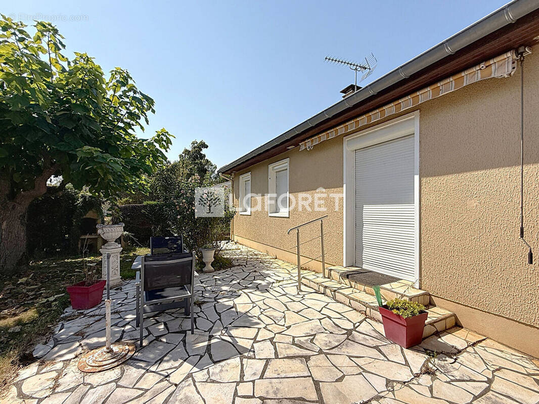 Maison à MONTBARTIER