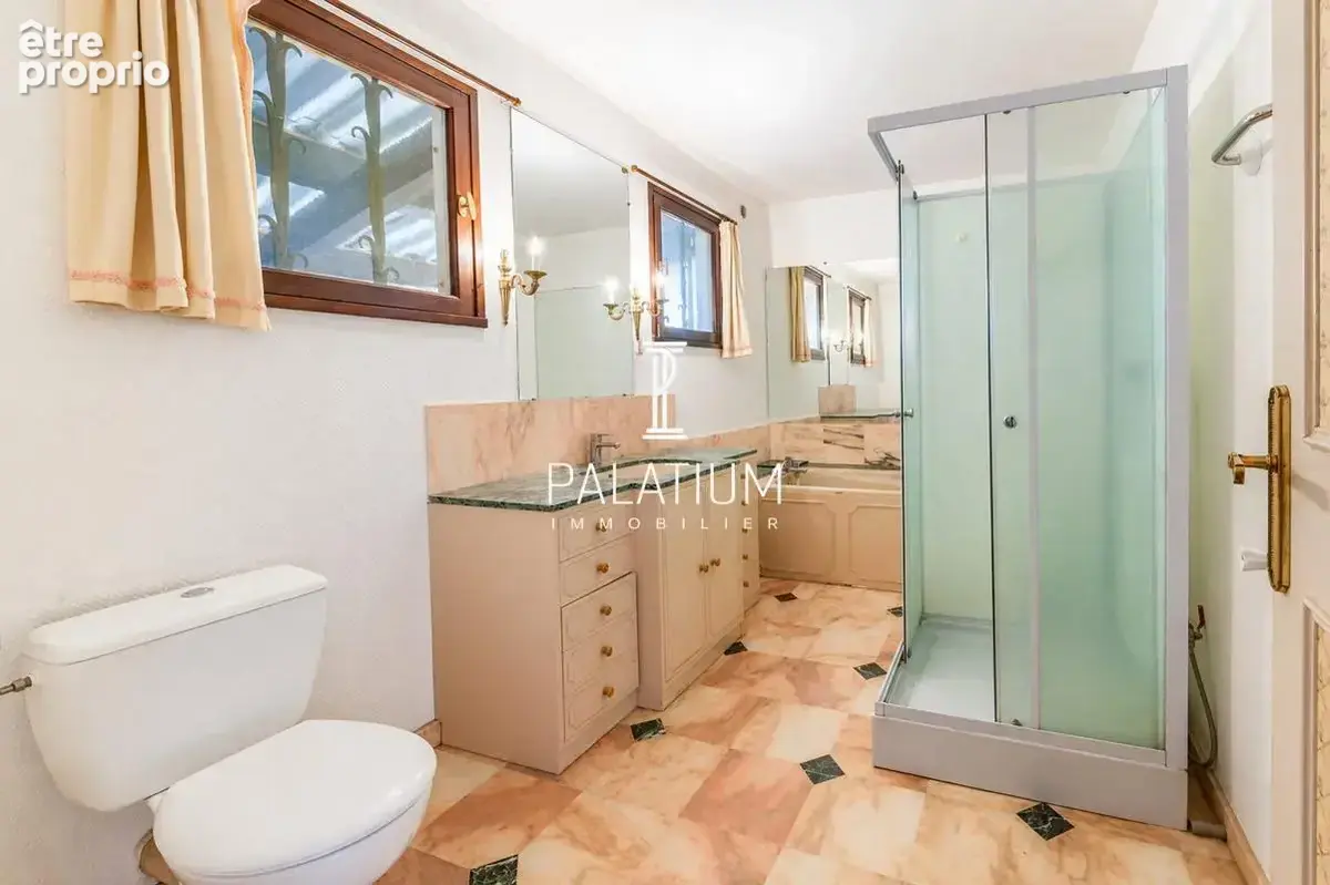 Maison de plain-pied avec jardin arboré et 3 appartements - photo 11