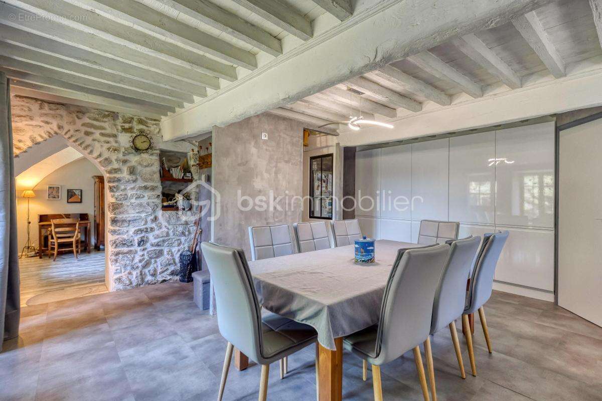 Maison à LA SALLE-EN-BEAUMONT