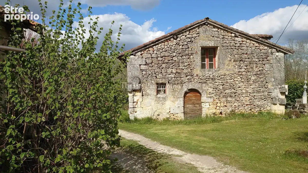 MAGNIFIQUE PROPRIETE A RENOVER   380 m2 environ -10 chambres, 1 dortoir- terrain 2ha8, dépendances - MAREUIL e - photo 5