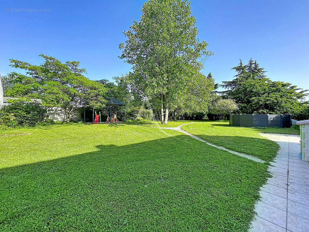 Maison à MAZE